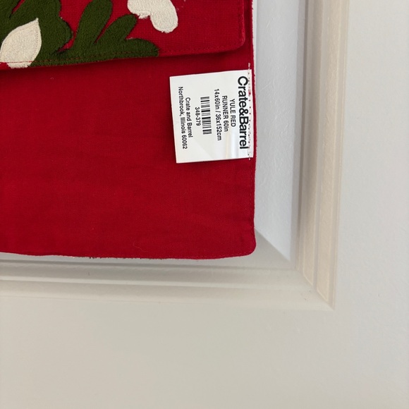 Crate & Barrel yule table runner - Picture 3 of 3